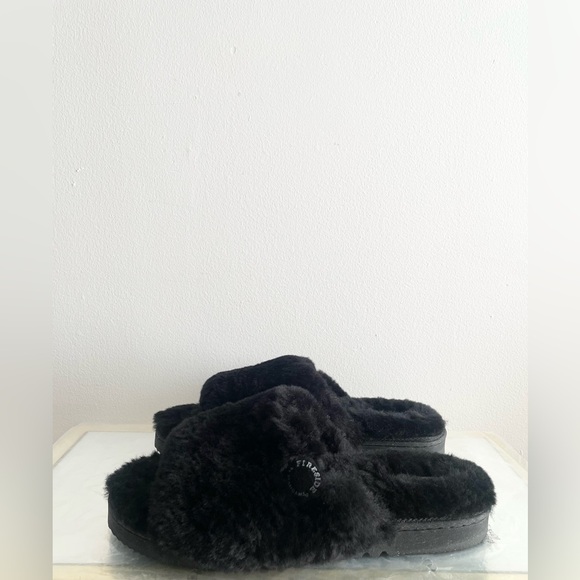 ⭐️New Macy’s Shearling Sandals⭐️ - Picture 2 of 3